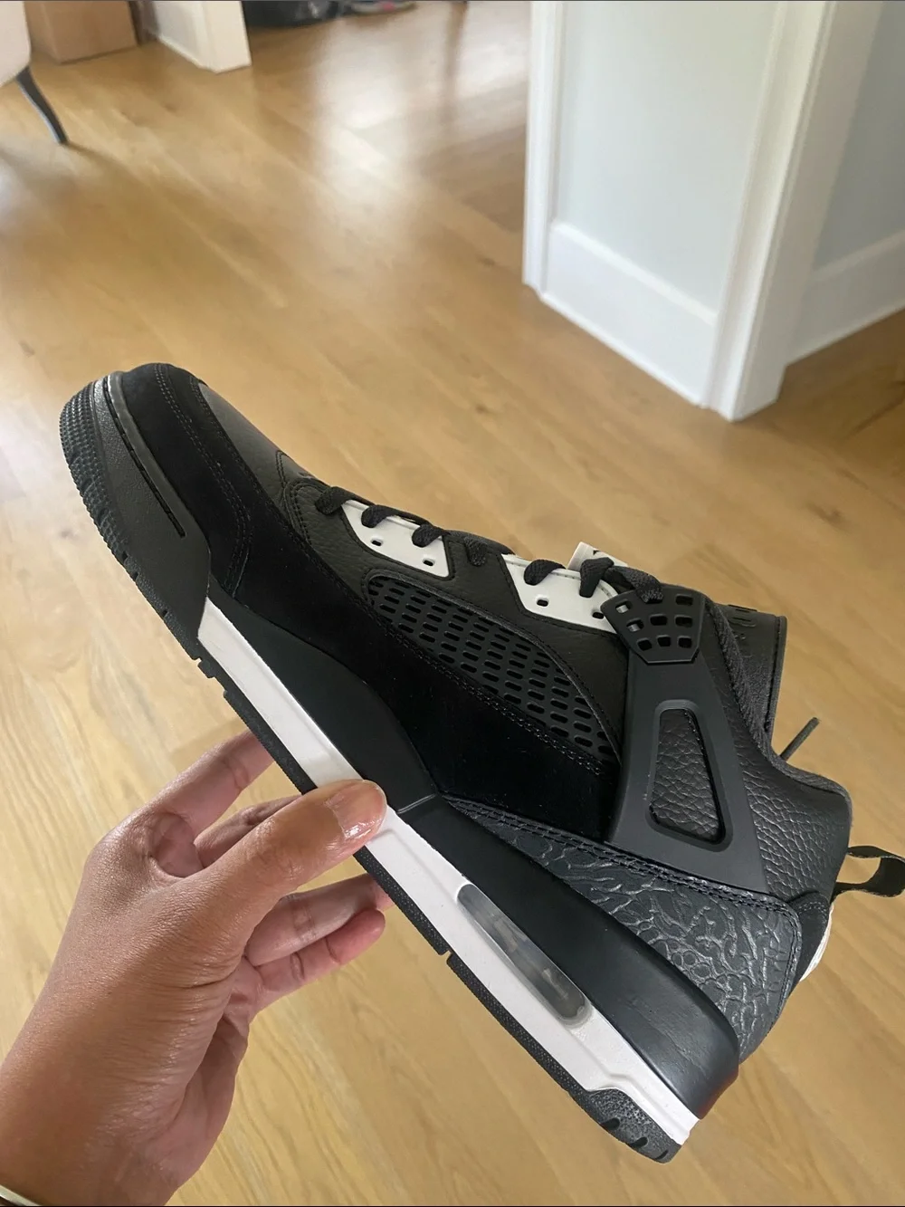 Jordan Black and White Men's Low-Top Sneakers